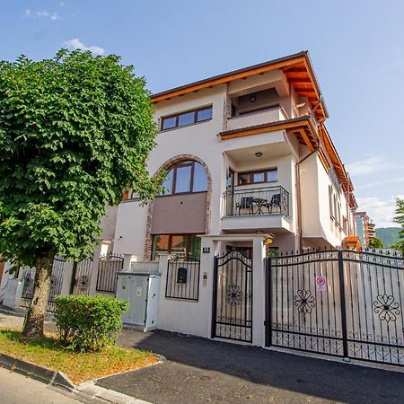 Cozy Brand New Boutique Aparthotel Brasov Exterior photo