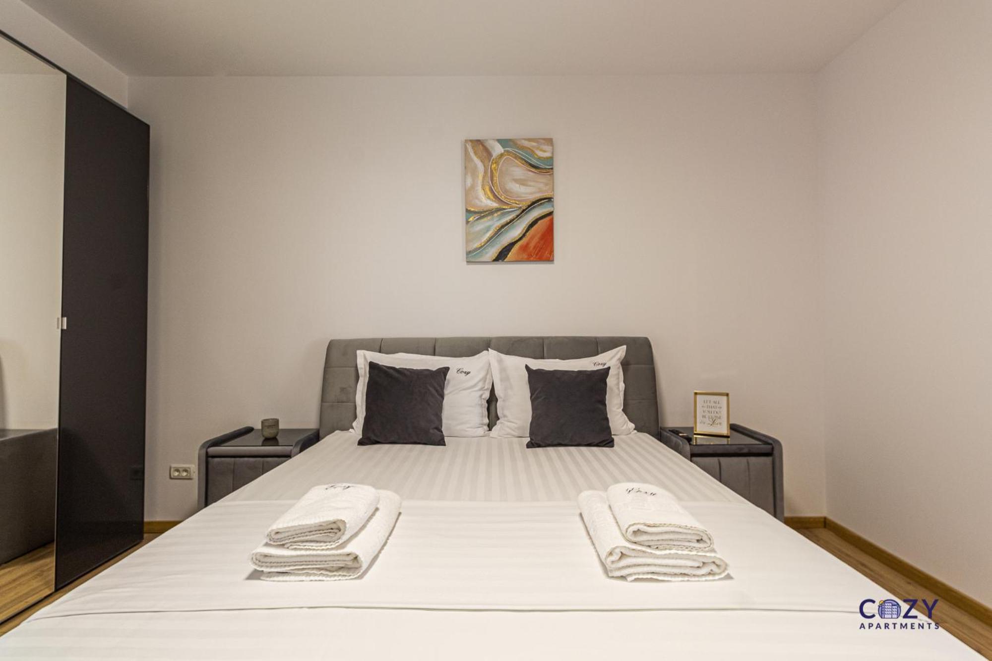 Cozy Brand New Boutique Aparthotel Brasov Exterior photo