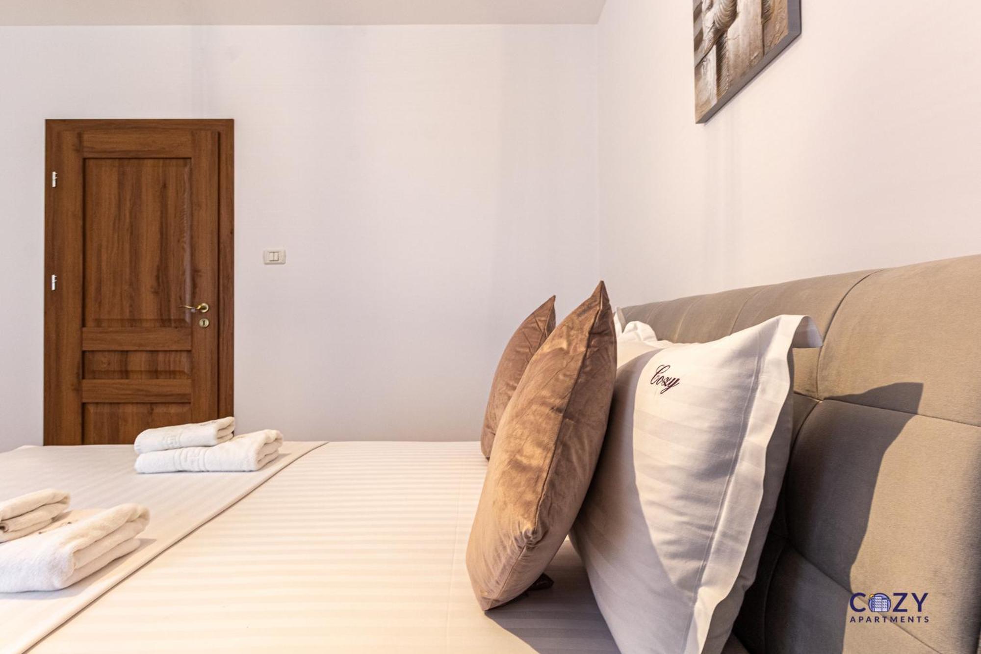 Cozy Brand New Boutique Aparthotel Brasov Exterior photo